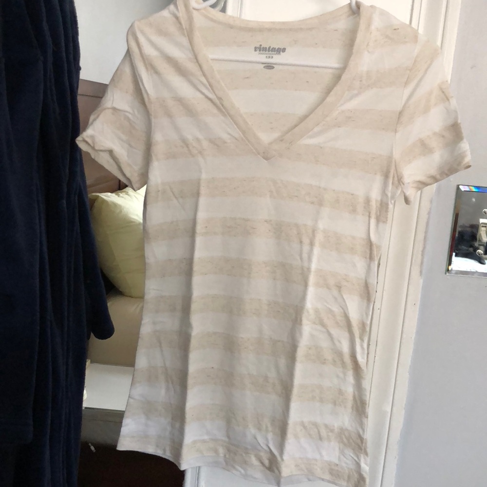 Old navy tee - Picture 1 of 1